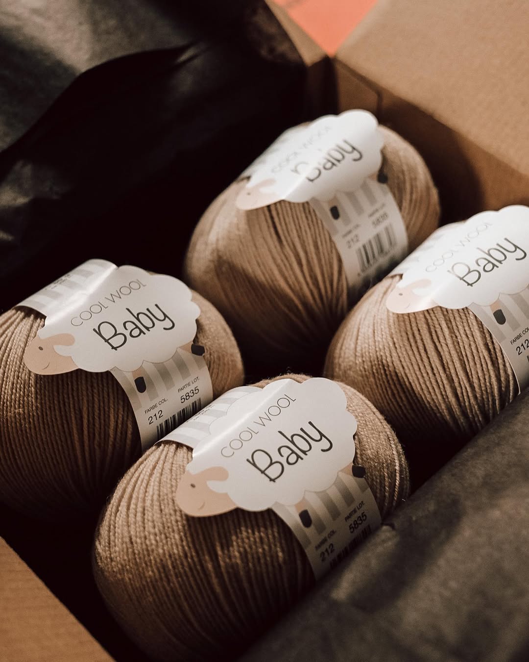 Wo findet man Oonique? – Online-Shop entdecken und Rabatte auf Stricksets nutzen.